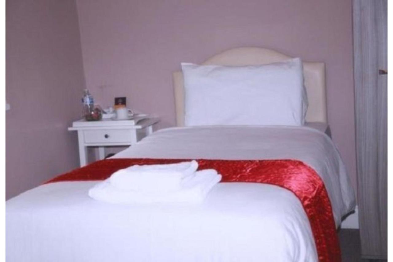 Hampton Court Hotel Molesey Dış mekan fotoğraf